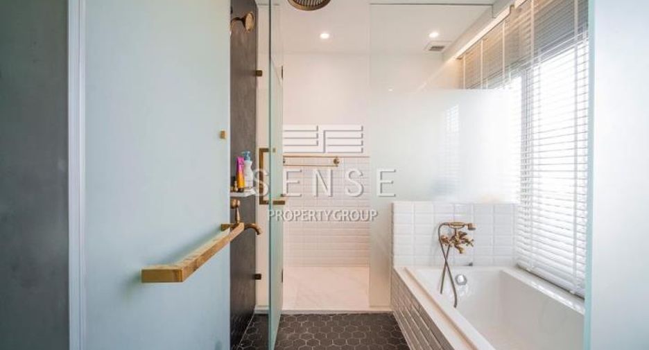 For rent 2 bedrooms condo in Watthana, Bangkok