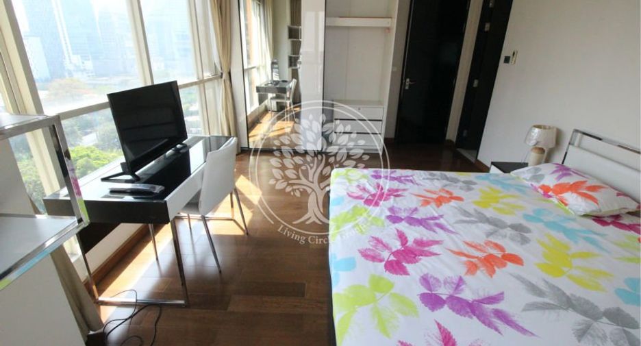 For rent 2 bedrooms condo in Pathum Wan, Bangkok