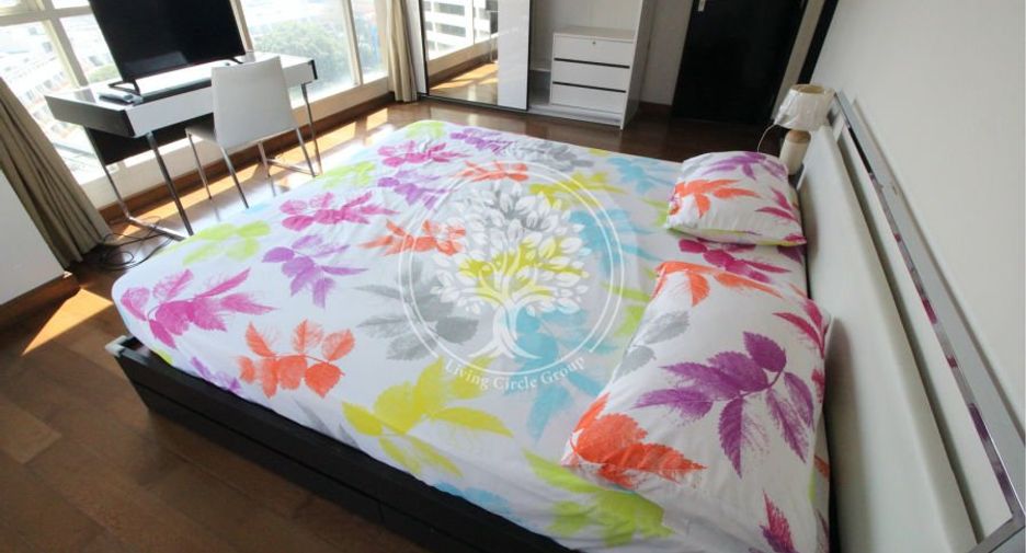 For rent 2 bedrooms condo in Pathum Wan, Bangkok