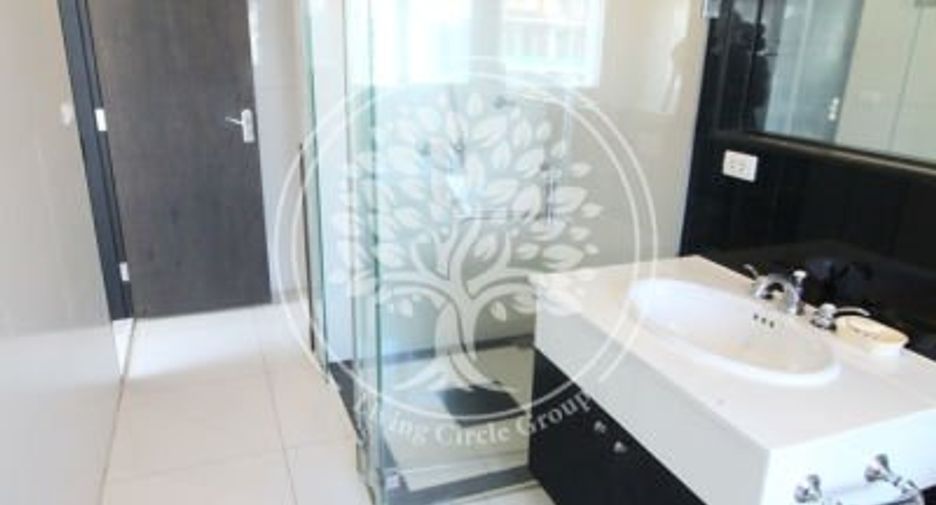 For rent 2 bedrooms condo in Pathum Wan, Bangkok