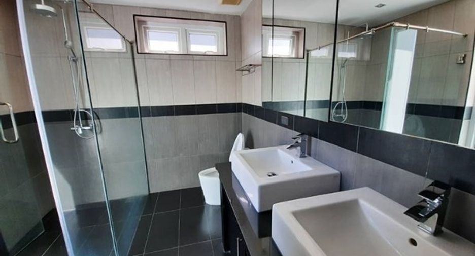 For sale 5 bedrooms house in Bang Lamung, Chonburi