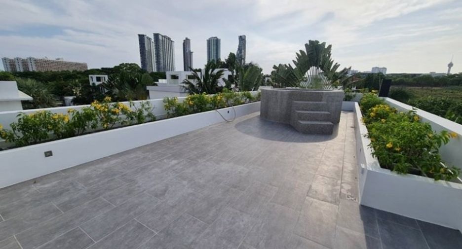 For sale 5 bedrooms house in Bang Lamung, Chonburi