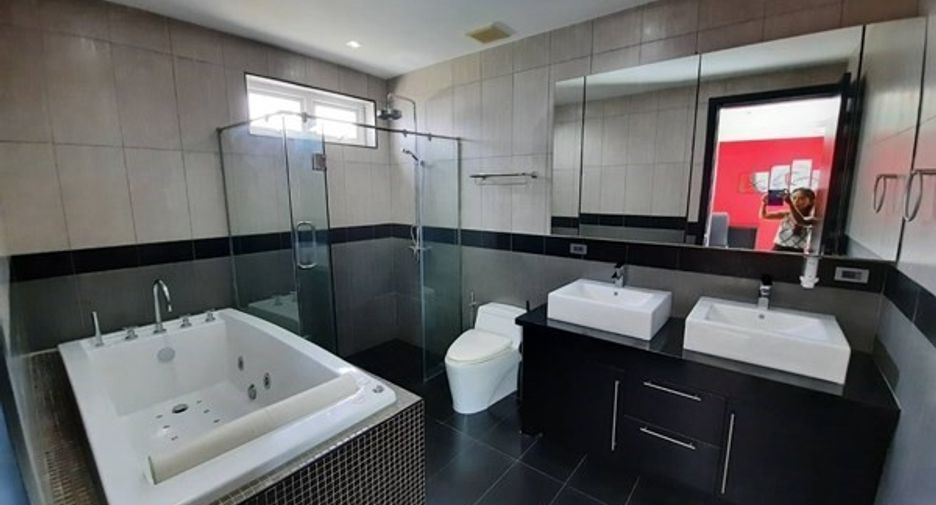 For sale 5 bedrooms house in Bang Lamung, Chonburi