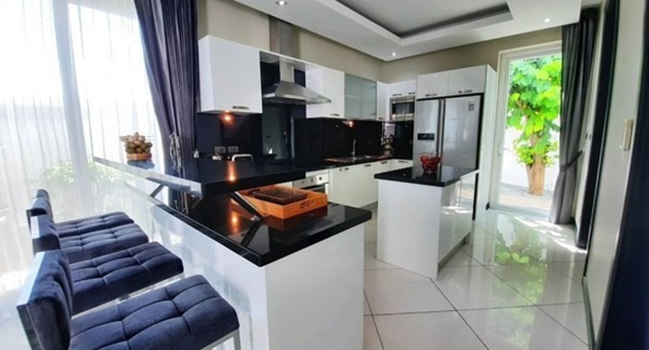 For sale 5 bedrooms house in Bang Lamung, Chonburi