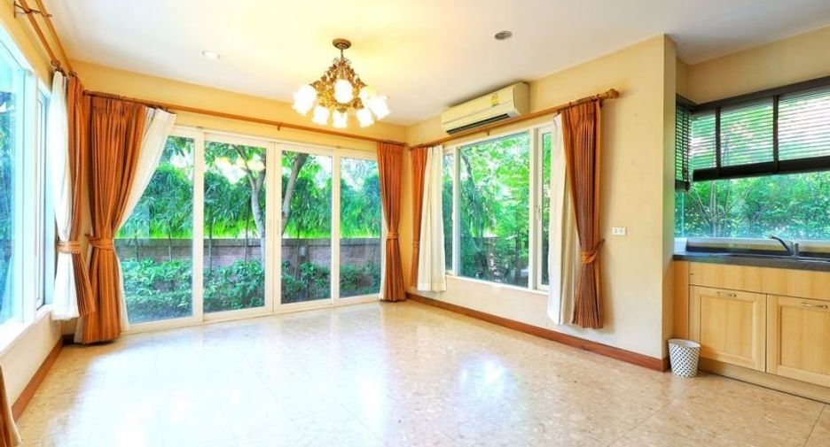 For sale 3 bedrooms house in Taling Chan, Bangkok