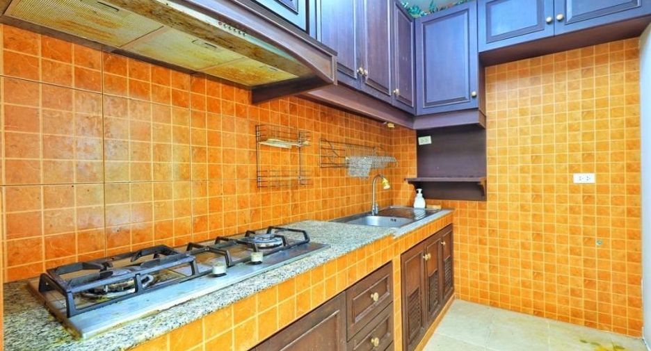 For sale 3 bedrooms house in Taling Chan, Bangkok