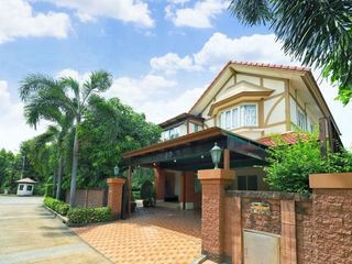 For sale 3 bedrooms house in Taling Chan, Bangkok