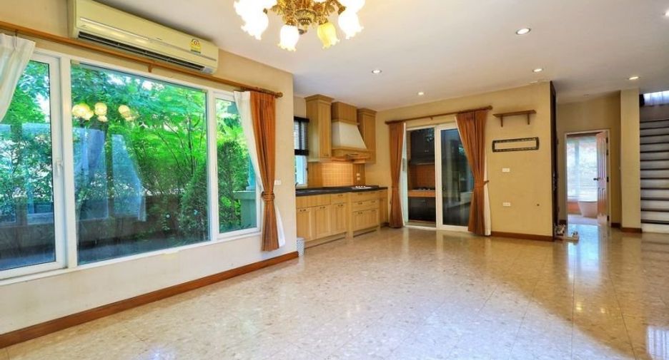 For sale 3 bedrooms house in Taling Chan, Bangkok