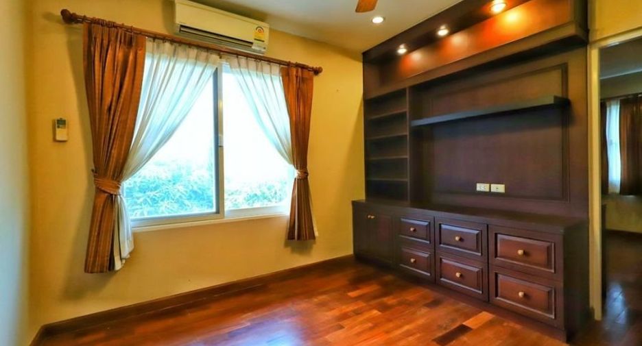 For sale 3 bedrooms house in Taling Chan, Bangkok