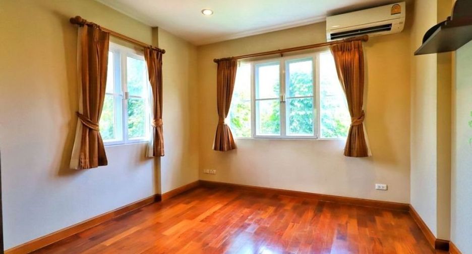 For sale 3 bedrooms house in Taling Chan, Bangkok