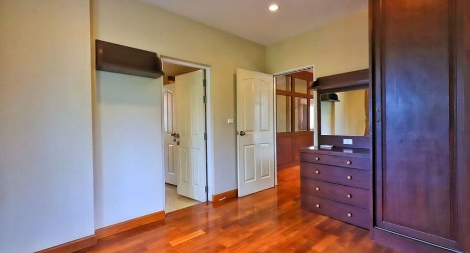 For sale 3 bedrooms house in Taling Chan, Bangkok
