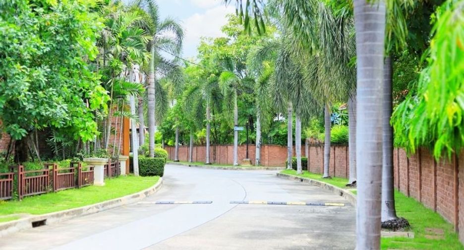 For sale 3 bedrooms house in Taling Chan, Bangkok
