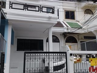 For sale 2 bed townhouse in Huai Khwang, Bangkok