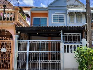 For sale 2 bed townhouse in Phra Khanong, Bangkok