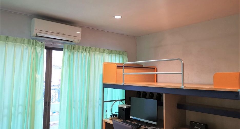 For sale 4 bed townhouse in Sathon, Bangkok