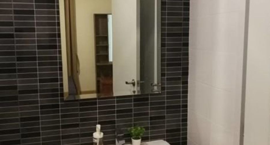 For rent and for sale 4 bedrooms townhouse in Bang Phli, Samut Prakan