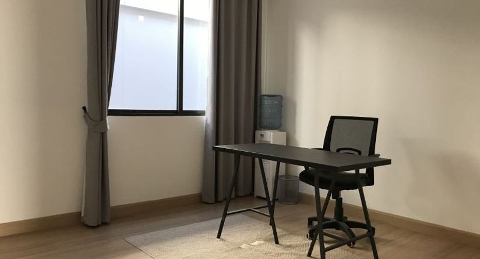 For rent and for sale 4 bedrooms townhouse in Bang Phli, Samut Prakan