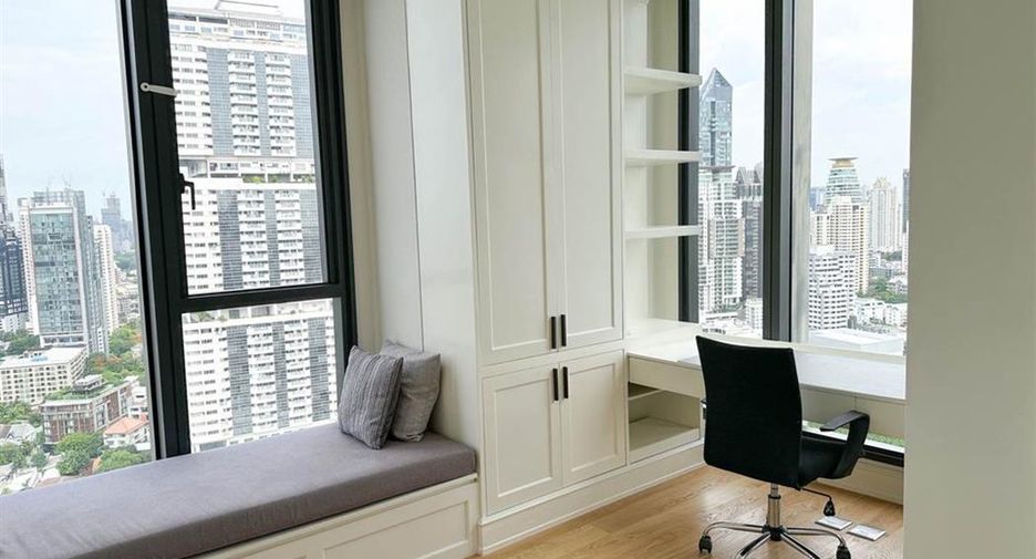 For rent 2 bedrooms condo in Khlong Toei, Bangkok