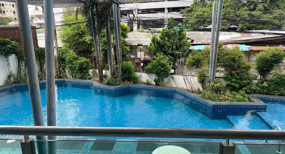 For sale 2 Beds condo in Huai Khwang, Bangkok