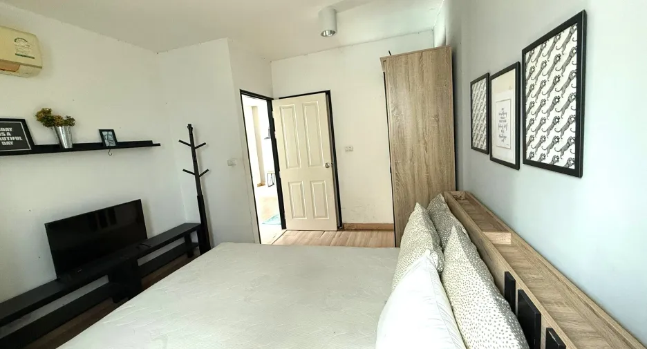 For sale 2 Beds condo in Huai Khwang, Bangkok