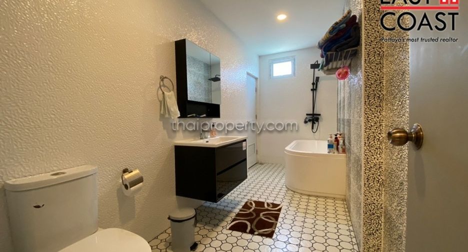 For sale 4 bedrooms house in Bang Lamung, Chonburi