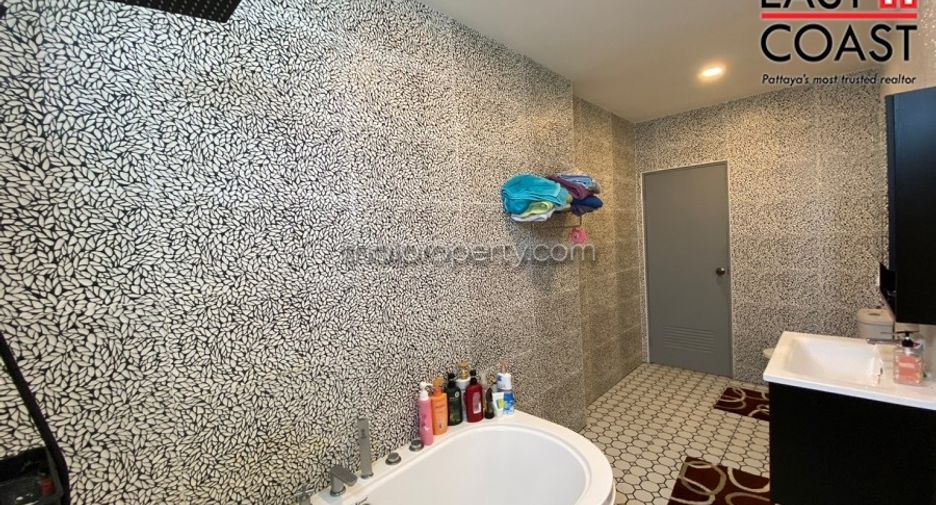 For sale 4 bedrooms house in Bang Lamung, Chonburi