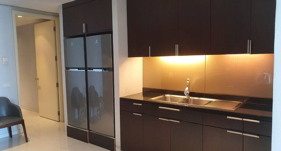 For rent 3 bedrooms condo in Khlong Toei, Bangkok