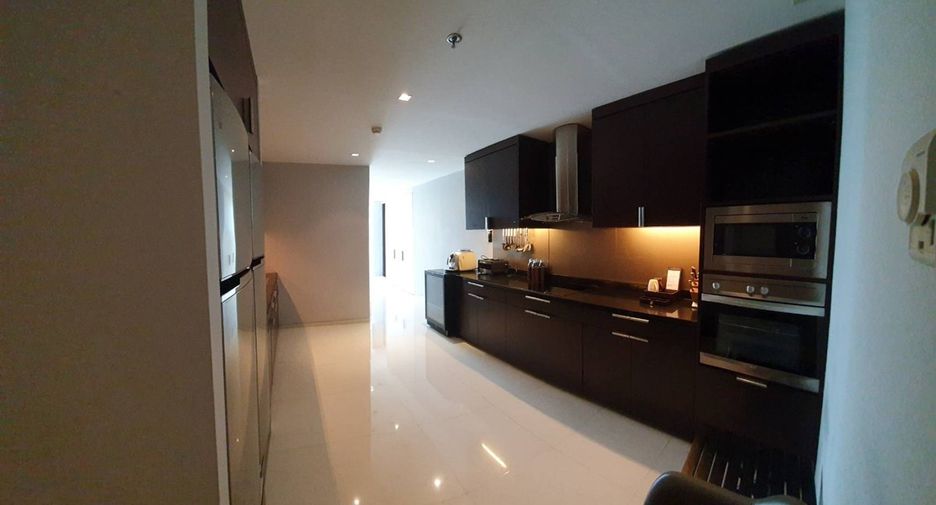 For rent 3 bedrooms condo in Khlong Toei, Bangkok
