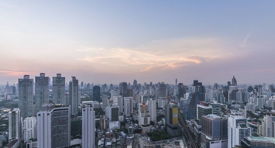 For rent 3 bedrooms condo in Khlong Toei, Bangkok