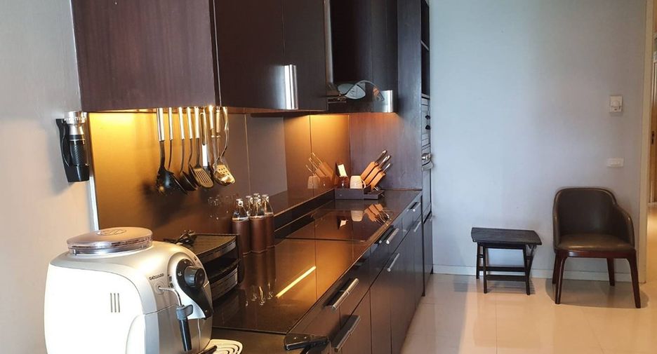 For rent 3 bedrooms condo in Khlong Toei, Bangkok