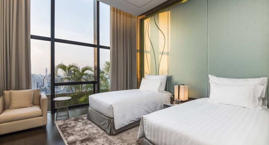 For rent 3 bedrooms condo in Khlong Toei, Bangkok