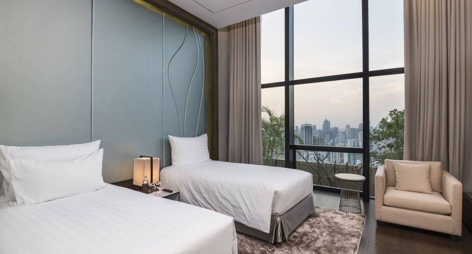 For rent 3 bedrooms condo in Khlong Toei, Bangkok