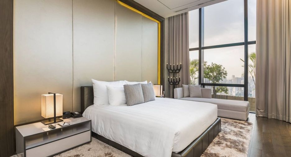 For rent 3 bedrooms condo in Khlong Toei, Bangkok