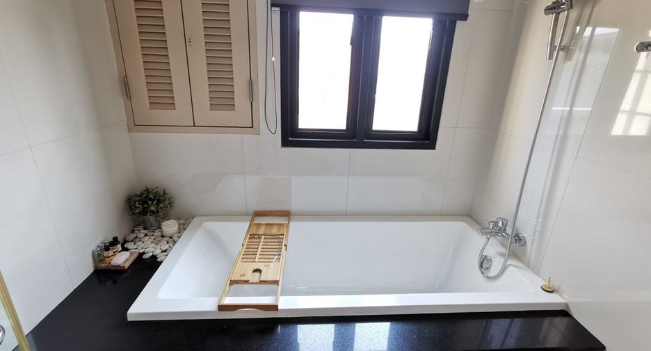 Condo en alquiler y en venta de 2 habitaciones en Watthana, Bangkok