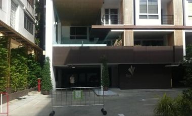 For sale 1 bed condo in Khlong Toei, Bangkok