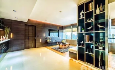 For sale 2 bed condo in Watthana, Bangkok