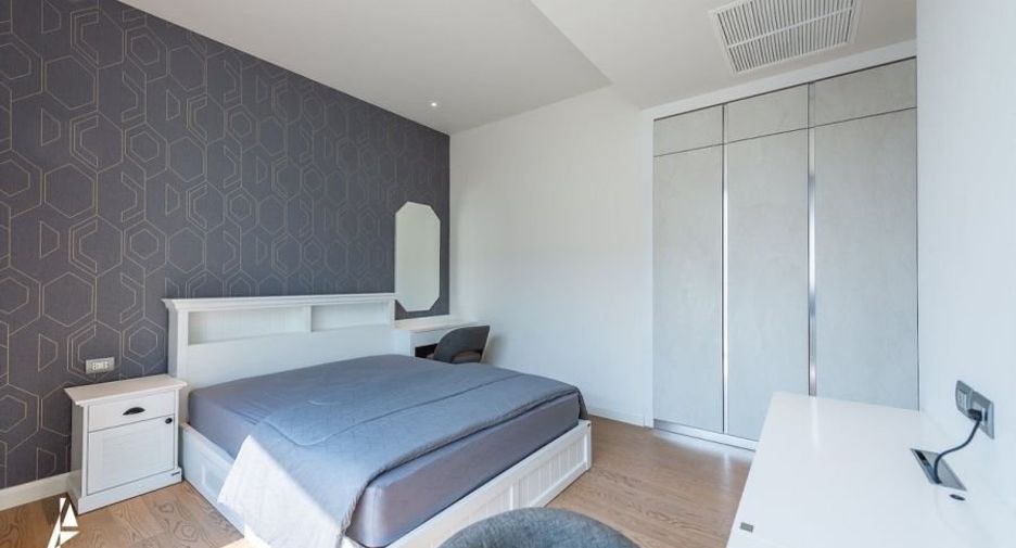 For sale 2 bedrooms condo in Khlong San, Bangkok