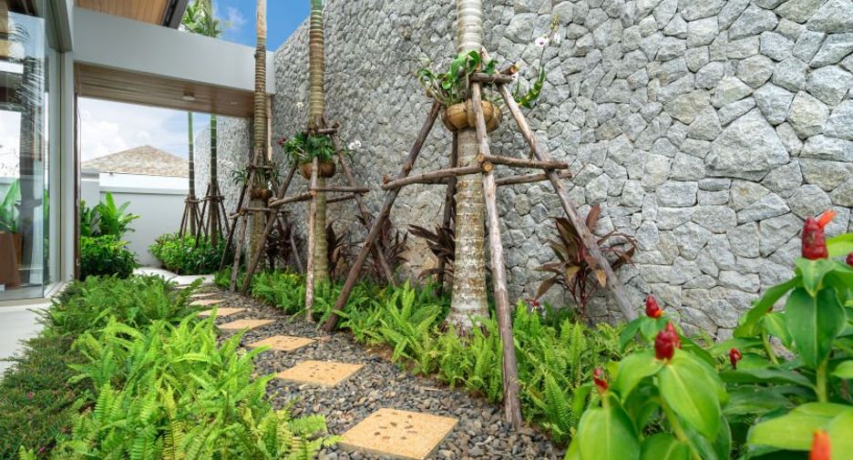 For rent and for sale 4 bedrooms villa in Thalang, Phuket