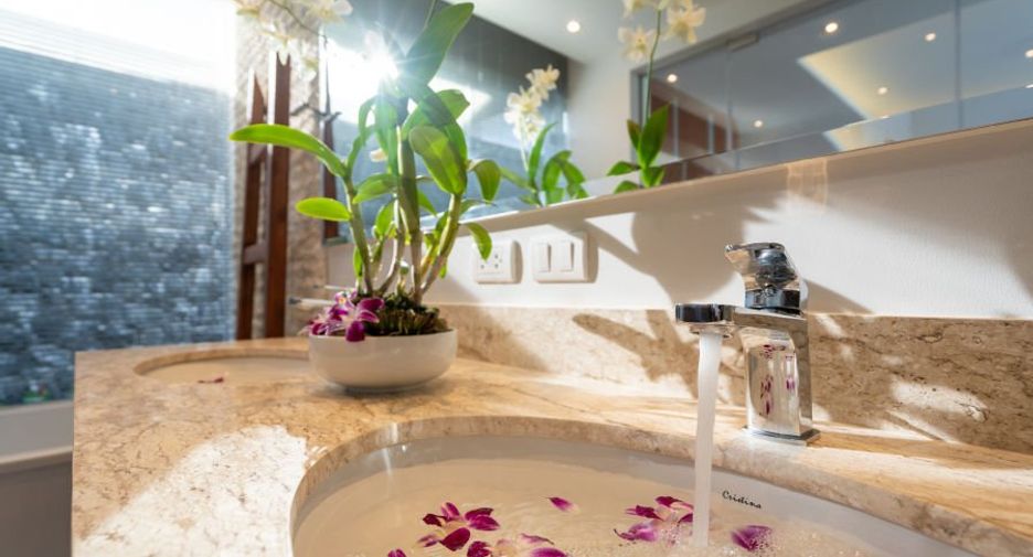 For rent and for sale 4 bedrooms villa in Thalang, Phuket