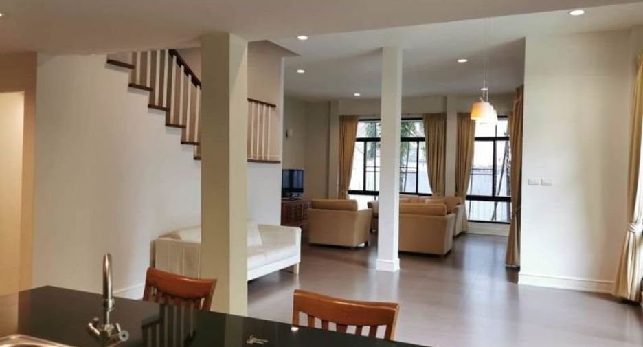 Casa en alquiler de 4 habitaciones en Khlong Toei, Bangkok