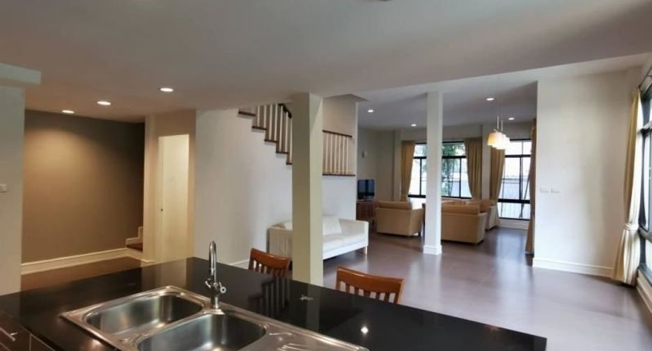 Casa en alquiler de 4 habitaciones en Khlong Toei, Bangkok