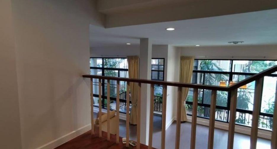 Casa en alquiler de 4 habitaciones en Khlong Toei, Bangkok