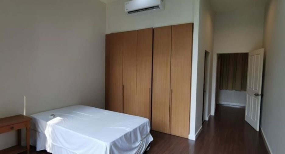 Casa en alquiler de 4 habitaciones en Khlong Toei, Bangkok