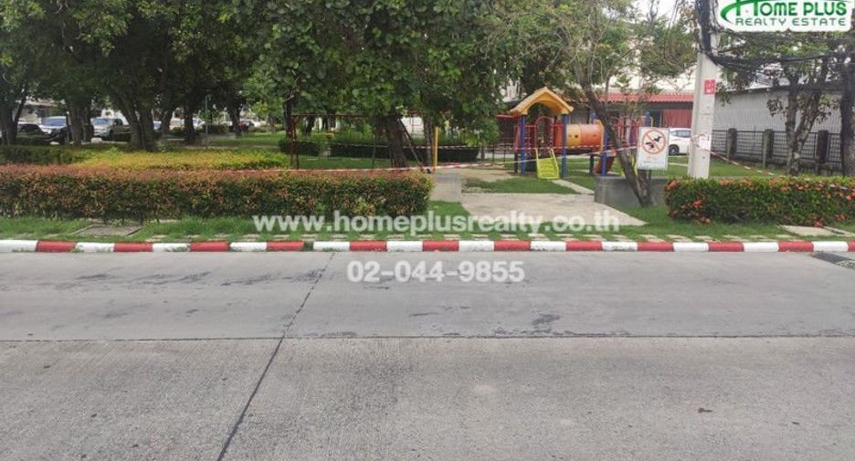For sale 3 bedrooms townhouse in Saphan Sung, Bangkok