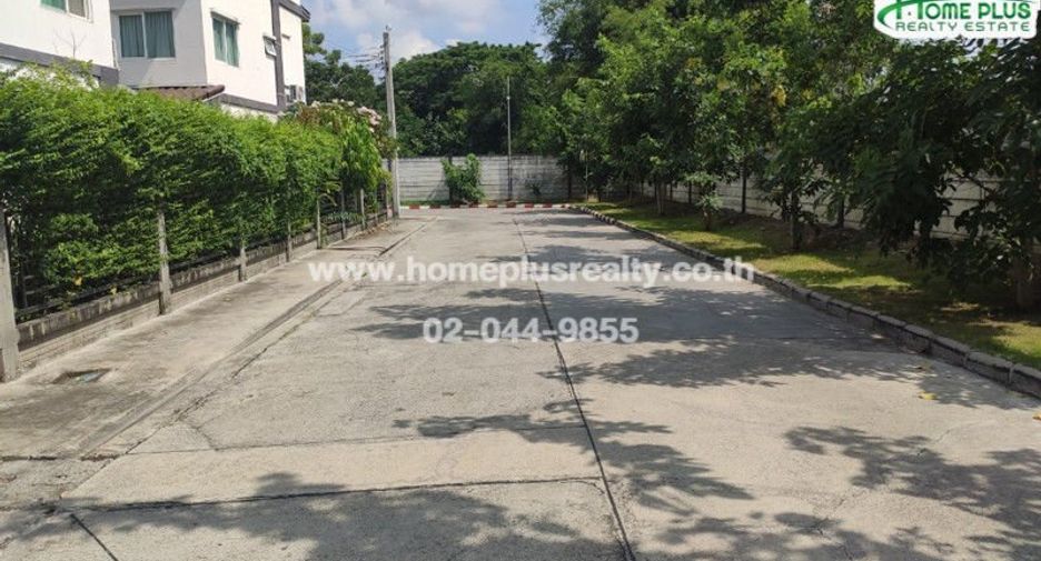 For sale 3 bedrooms townhouse in Saphan Sung, Bangkok
