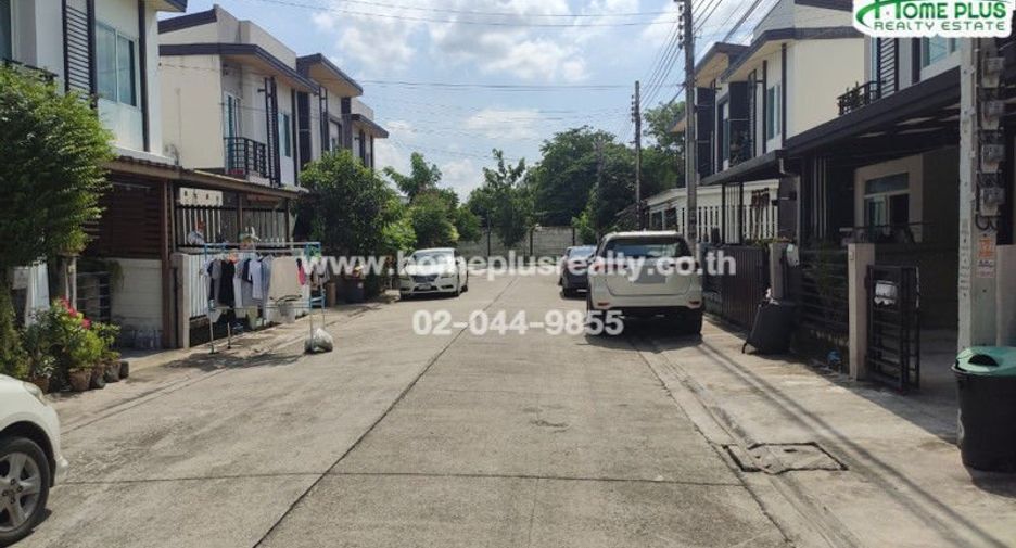 For sale 3 bedrooms townhouse in Saphan Sung, Bangkok
