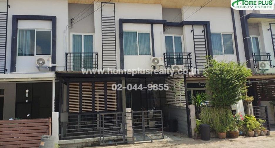 For sale 3 bedrooms townhouse in Saphan Sung, Bangkok