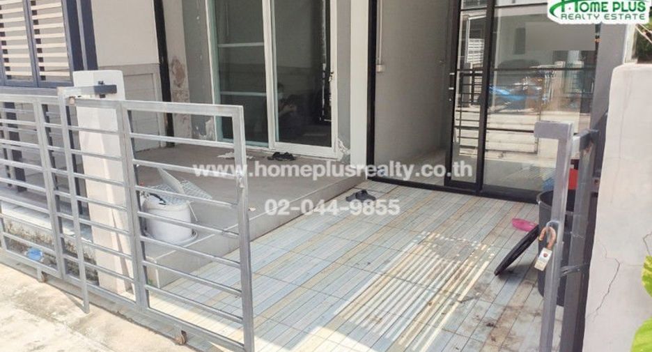 For sale 3 bedrooms townhouse in Saphan Sung, Bangkok