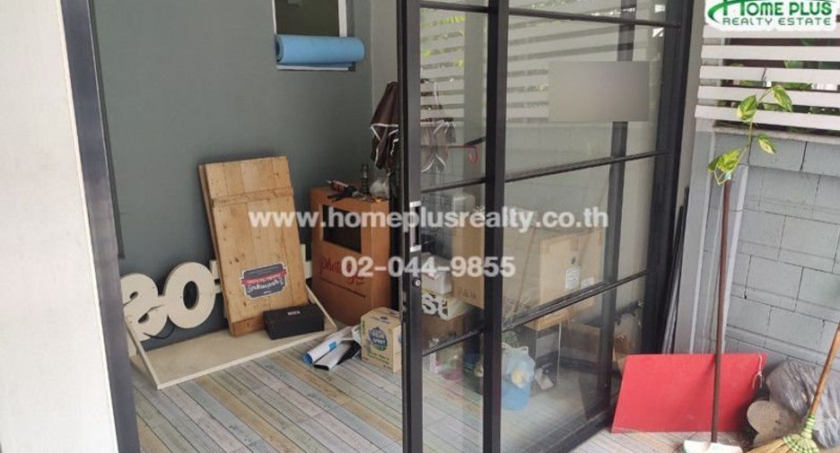 For sale 3 bedrooms townhouse in Saphan Sung, Bangkok