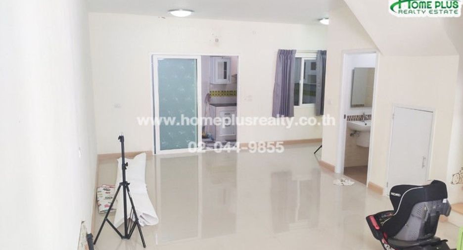 For sale 3 bedrooms townhouse in Saphan Sung, Bangkok